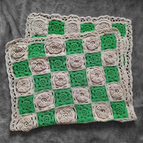 Homemade Knit Blanket Green Tan Floral 3D detail 28x16" Throw - Picture 11 of 12